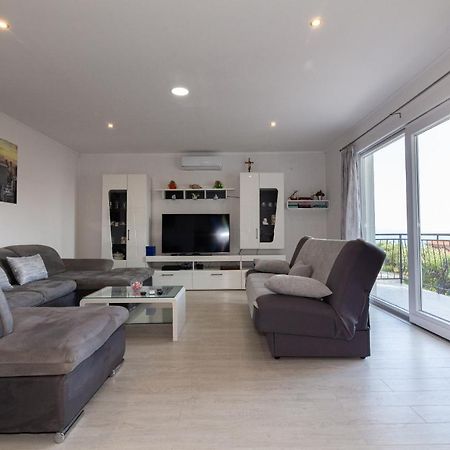 מאקרסקה Navis Sea View Apartment With Pool מראה חיצוני תמונה