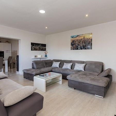 מאקרסקה Navis Sea View Apartment With Pool מראה חיצוני תמונה