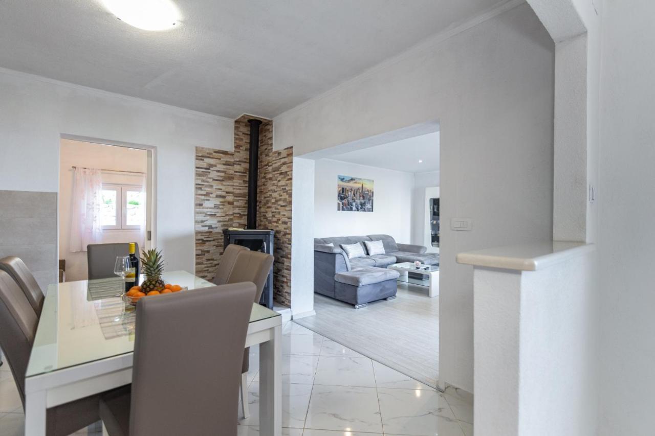 מאקרסקה Navis Sea View Apartment With Pool מראה חיצוני תמונה