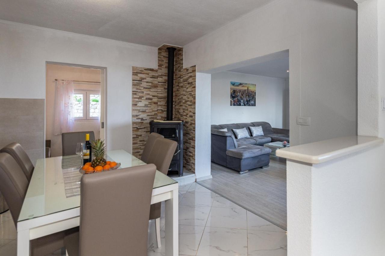 מאקרסקה Navis Sea View Apartment With Pool מראה חיצוני תמונה