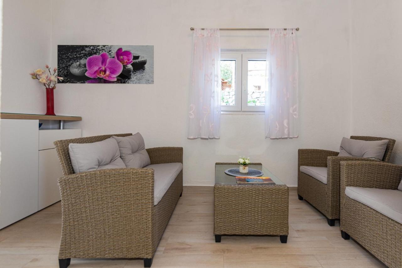 מאקרסקה Navis Sea View Apartment With Pool מראה חיצוני תמונה