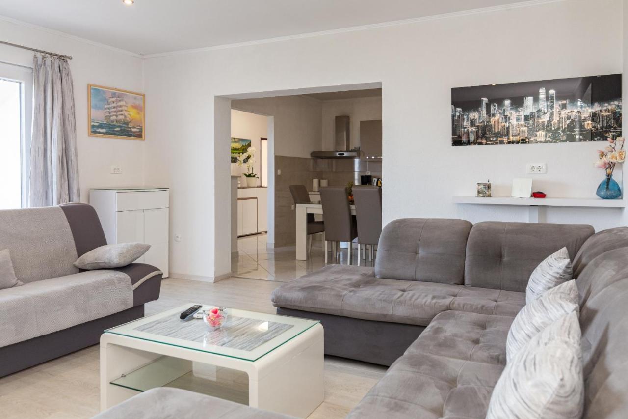 מאקרסקה Navis Sea View Apartment With Pool מראה חיצוני תמונה