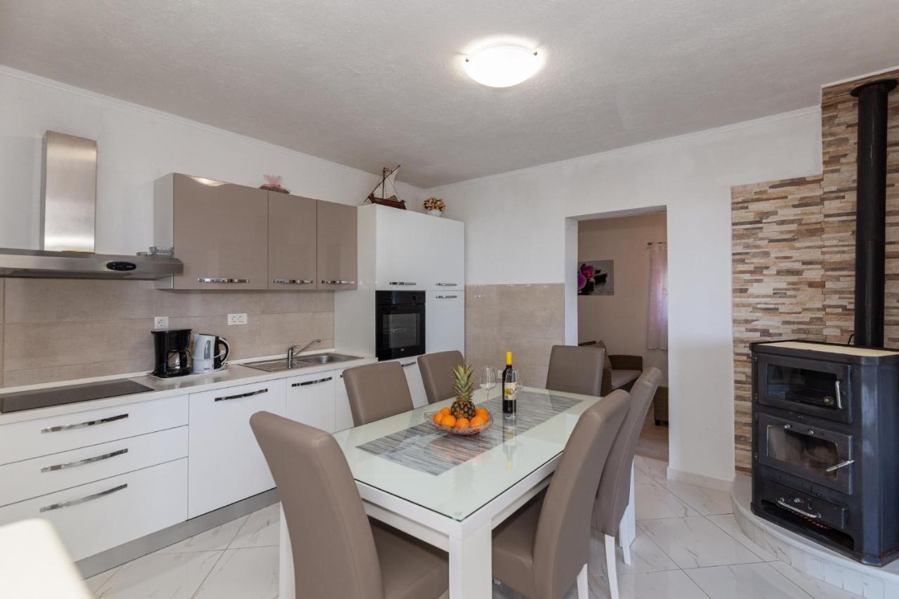 מאקרסקה Navis Sea View Apartment With Pool מראה חיצוני תמונה