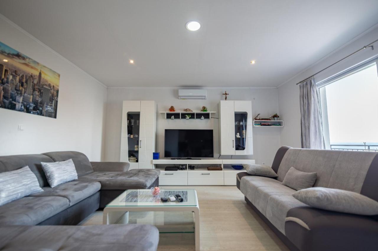 מאקרסקה Navis Sea View Apartment With Pool מראה חיצוני תמונה