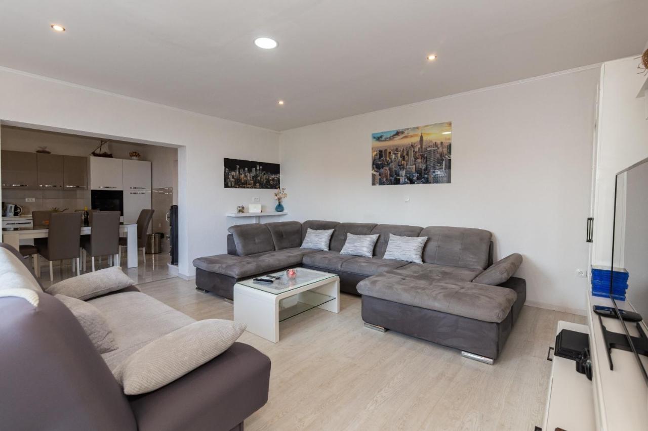 מאקרסקה Navis Sea View Apartment With Pool מראה חיצוני תמונה