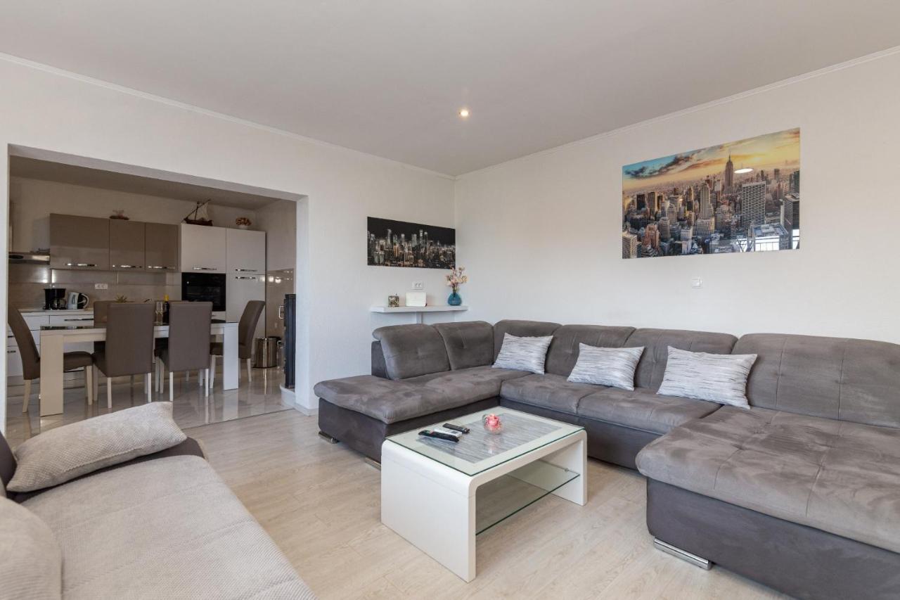 מאקרסקה Navis Sea View Apartment With Pool מראה חיצוני תמונה