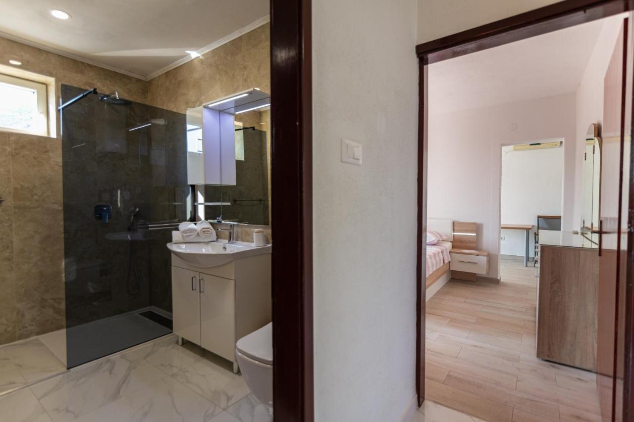 מאקרסקה Navis Sea View Apartment With Pool מראה חיצוני תמונה